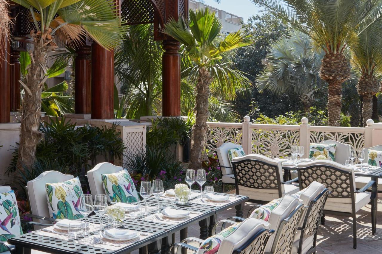Jumeirah Dar Al Masyaf Dubaj Kültér fotó The Palace's outdoor dining area