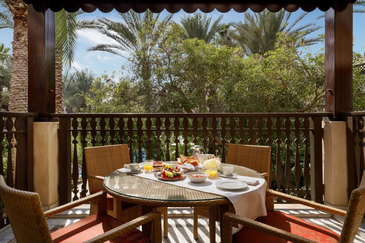 Jumeirah Dar Al Masyaf Dubaj Kültér fotó A balcony at the hotel
