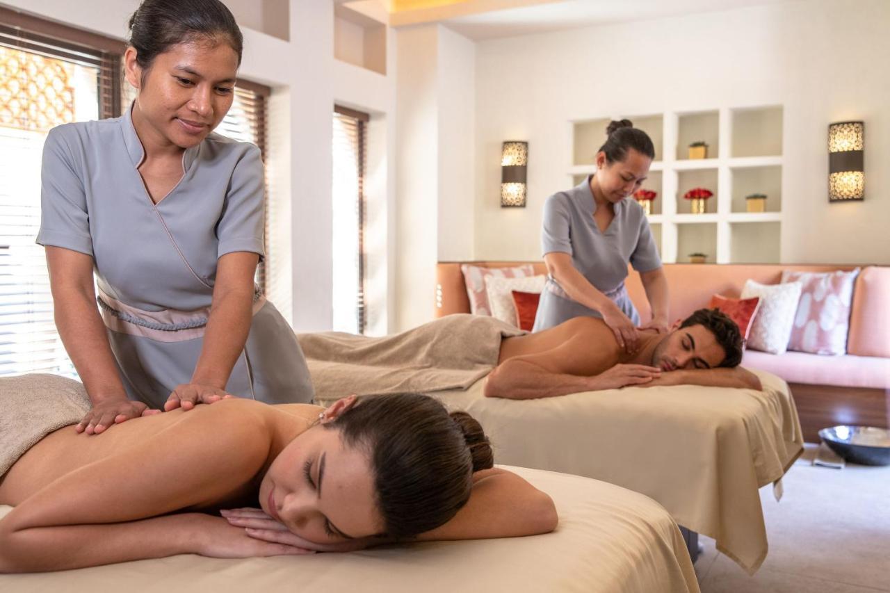 Jumeirah Dar Al Masyaf Dubaj Kültér fotó Massage therapists at work