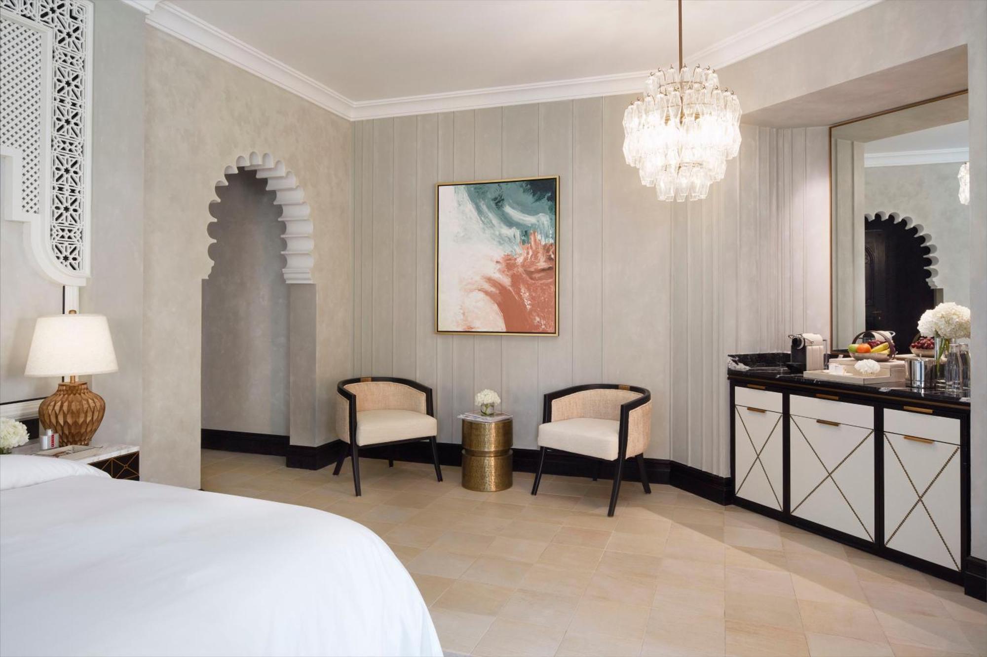 Jumeirah Dar Al Masyaf Dubaj Kültér fotó A guest room at The St. Regis