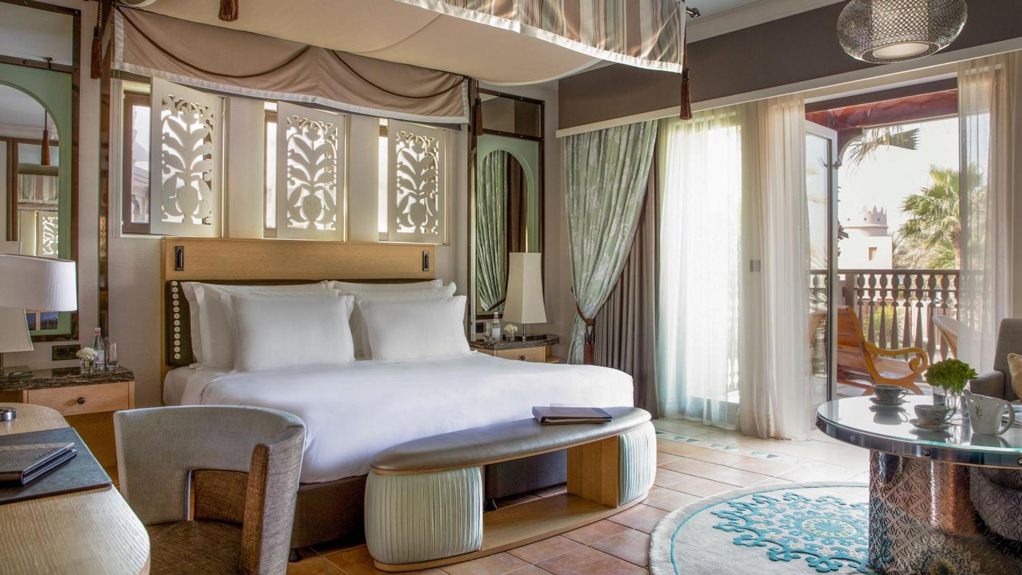 Jumeirah Dar Al Masyaf Dubaj Kültér fotó A bedroom at the hotel