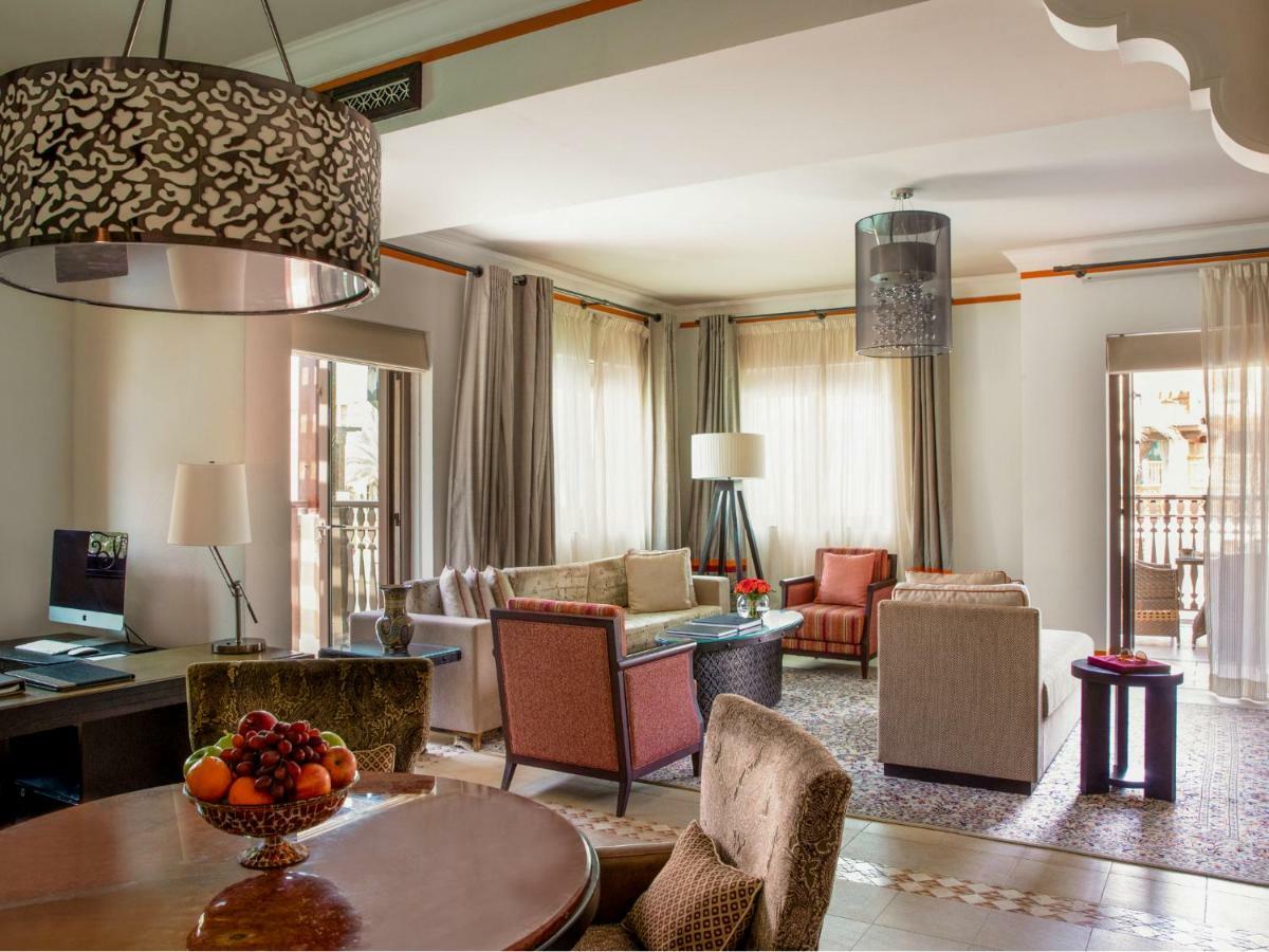 Jumeirah Dar Al Masyaf Dubaj Kültér fotó A suite at the Four Seasons Hotel, Cairo