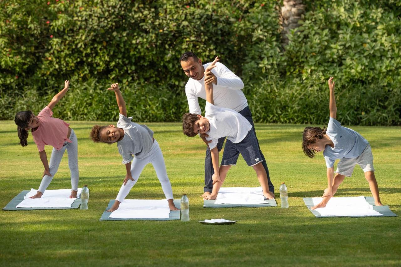 Jumeirah Dar Al Masyaf Dubaj Kültér fotó The Crown Prince and his children practice yoga at the Crown Prince's summer residence, 2019